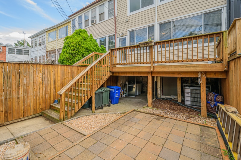 Building Photo - 611 Otis Pl NW