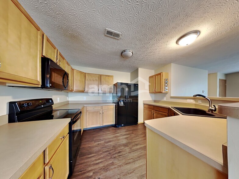 Building Photo - 5688 Battle Creek Way