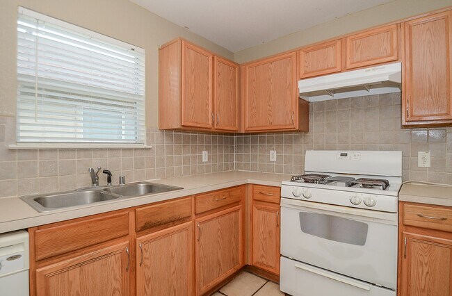 Building Photo - 11711 Wainscot Ct