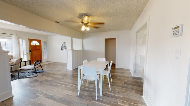 Building Photo - 3423 W 58th Plz