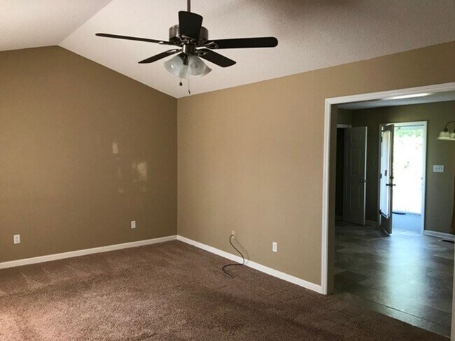 Building Photo - Prime location in  Clayton!