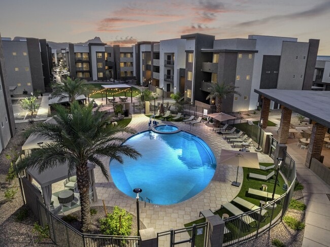 Building Photo - Amavida Marana