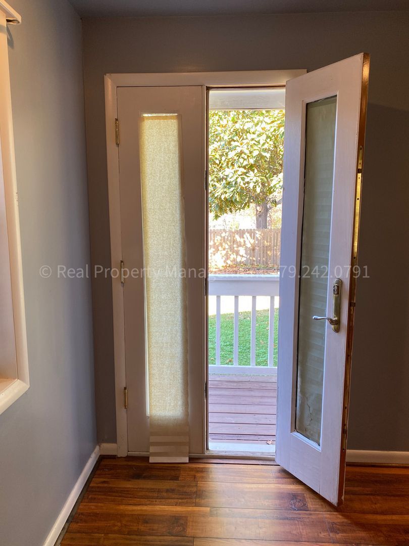 Building Photo - 1901 S 72nd St