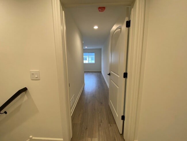 Building Photo - 3 Bedroom End Unit