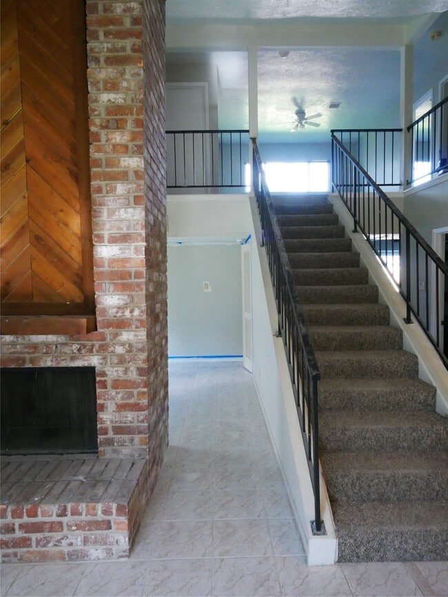 Building Photo - 16327 Quail Echo Dr
