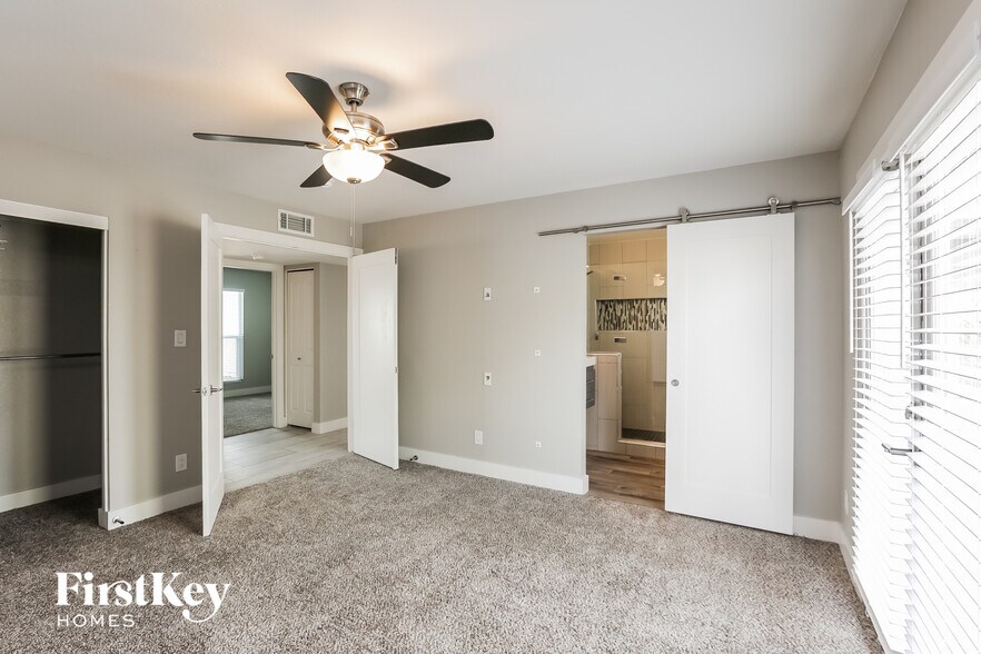 Building Photo - 1746 E Redfield Rd