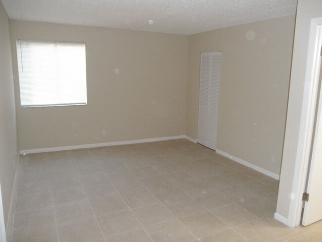 Building Photo - Fairview Villas