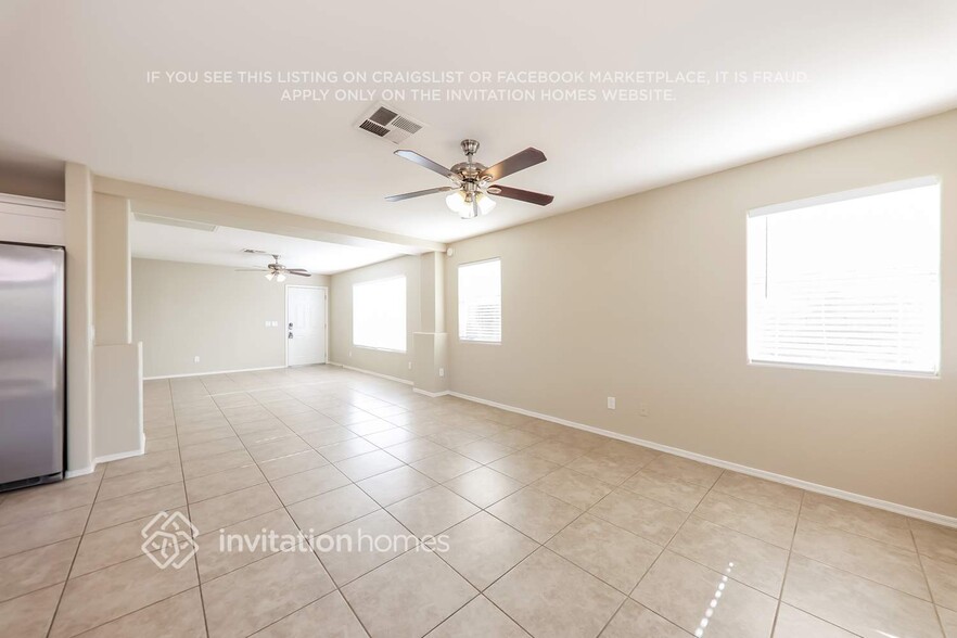Building Photo - 3215 W Salter Dr