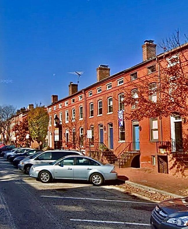 Building Photo - 748 McHenry St