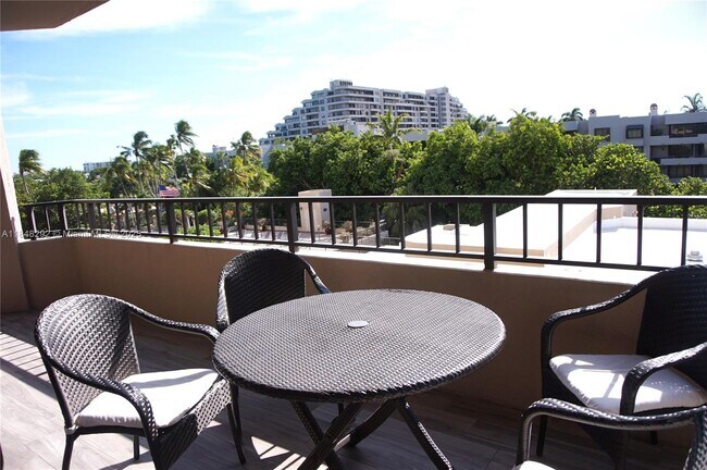 Building Photo - 251 Crandon Blvd