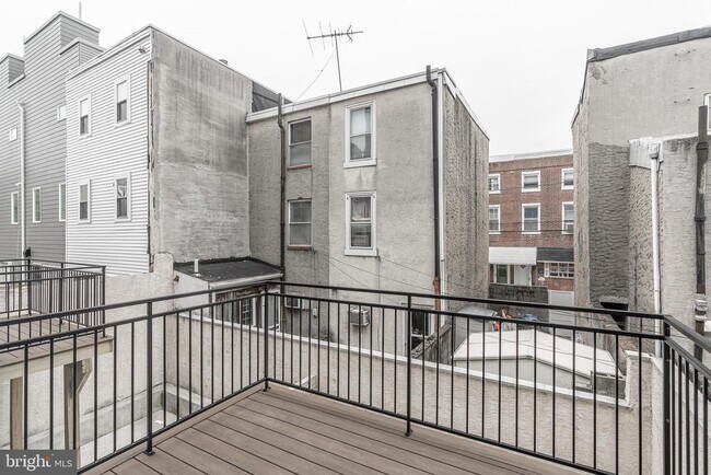 Building Photo - 752 S 8th St
