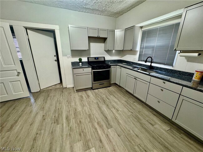 Building Photo - 2020 Corning Ave