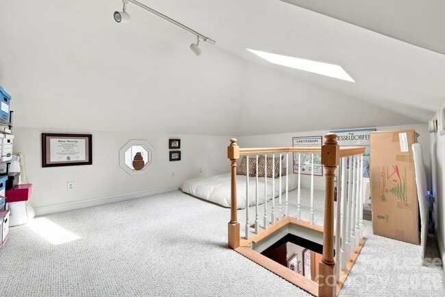 Building Photo - 1621 Lyndhurst Ave