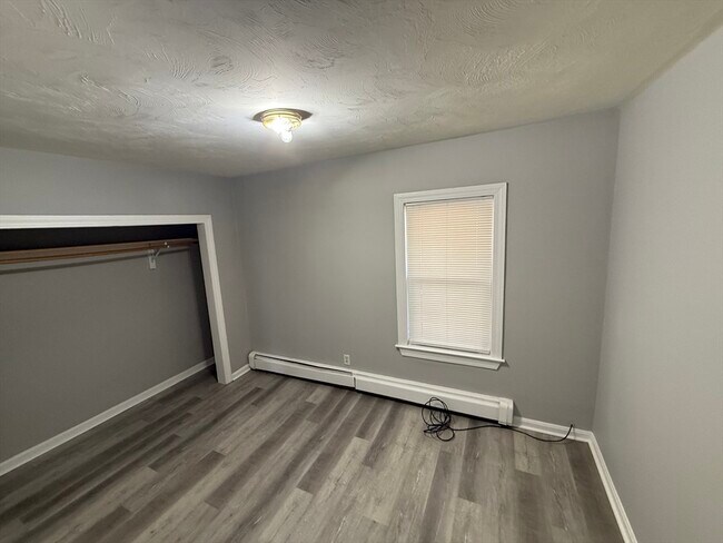 Building Photo - 142 Belmont St