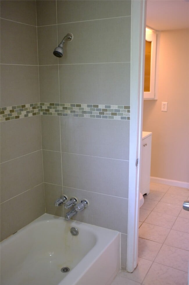 Building Photo - 6310 French Chateau Dr