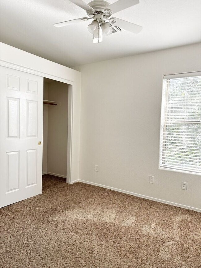 Building Photo - ABSOLUTELY STUNNING 4BR 2.5BA, OVER 2100SQFT, COMMUNITY POOL, CHANDLER