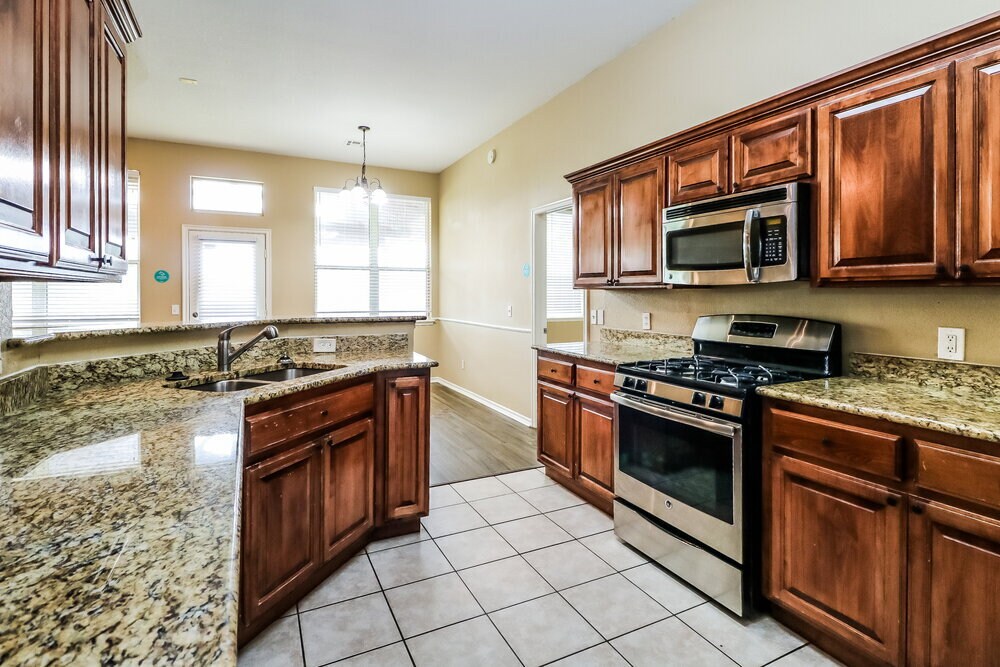 Building Photo - 2200 SW 141st Pl