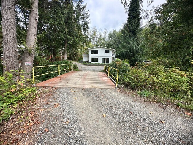 Building Photo - ZAGY Gig Harbor 10 (6311/13)