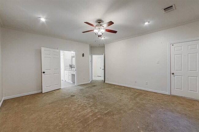 Building Photo - 6203 Oak Bay Dr