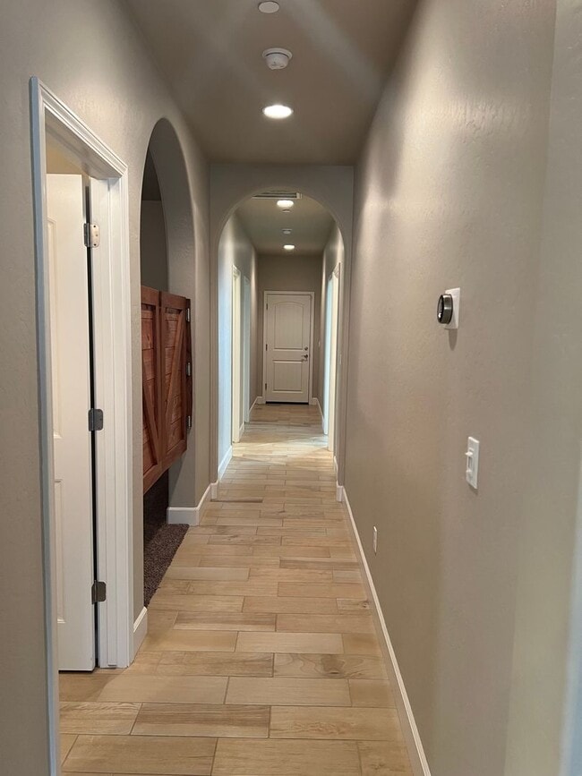 Building Photo - Charming 3 bedroom 2 bathroom with an office, located in Quail Run