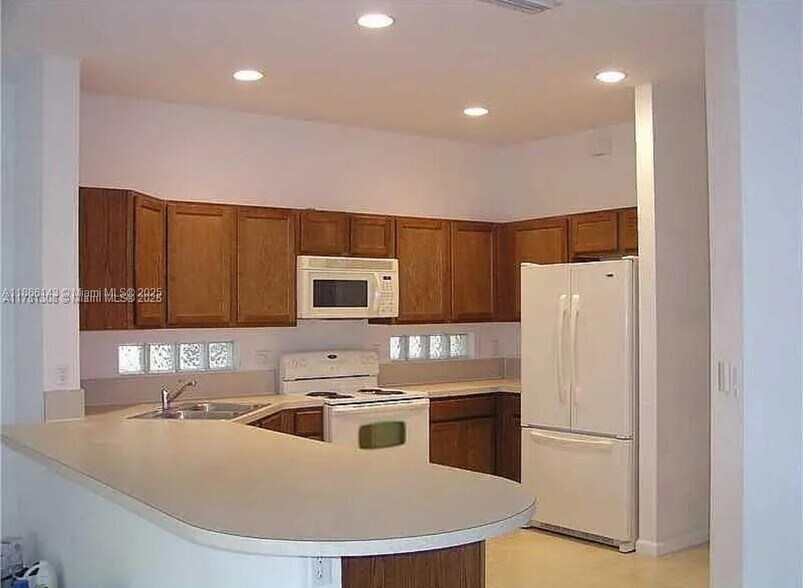 Building Photo - 1309 Alicante Ct
