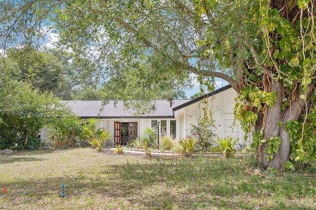 Building Photo - 155 Old Tamiami Trail