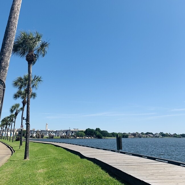 Building Photo - 18618 Point Lookout Dr