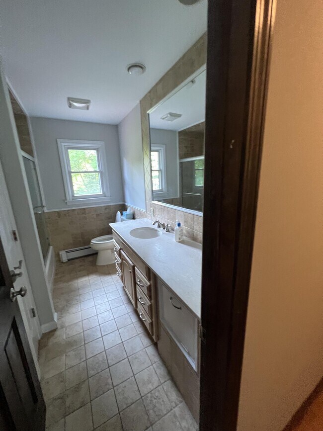 Building Photo - 1040 Daniels Farm Rd