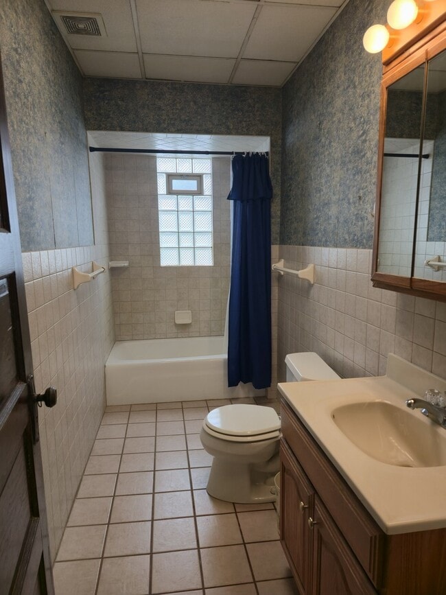 Building Photo - 121 Davis Ave