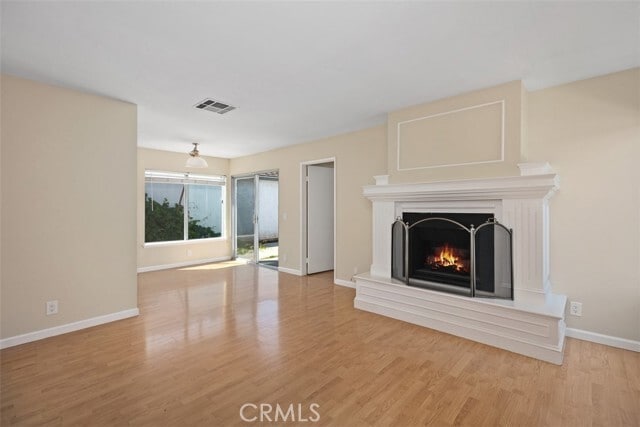 Building Photo - 5 Bright Hollow