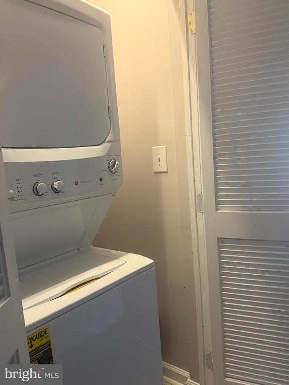 Building Photo - 10320 Westlake Dr