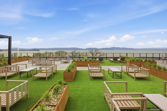 Building Photo - 25 S Riverside Ave