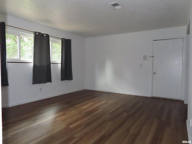 Building Photo - 3069 4th St