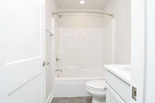Building Photo - Dog-Friendly Townhouse Just South of Downtown Charlottesville