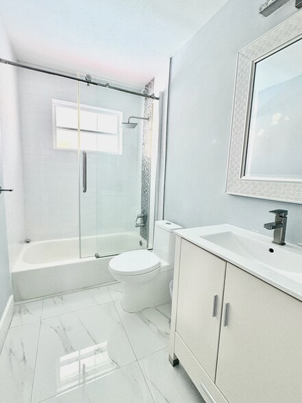 Building Photo - 5770 NE 18th Ave