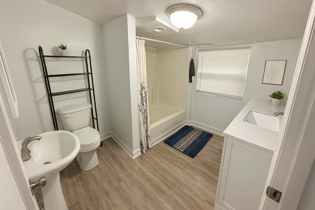 Building Photo - One Bedroom Mother In Law Suite