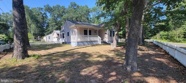 Primary Photo - 2401 N Lakeshore Dr