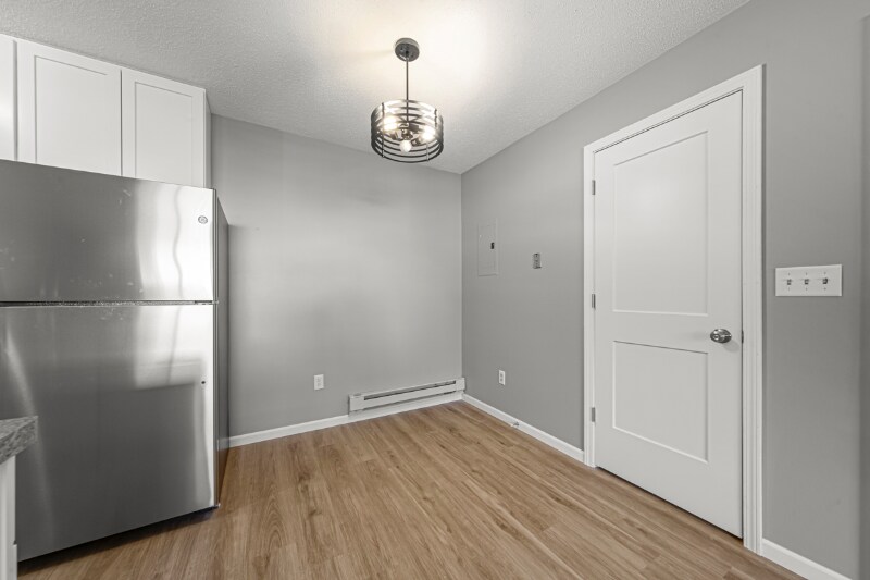 Building Photo - 1402 Division St W