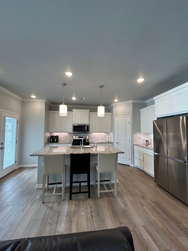 Building Photo - 2032 Twin Falls Dr
