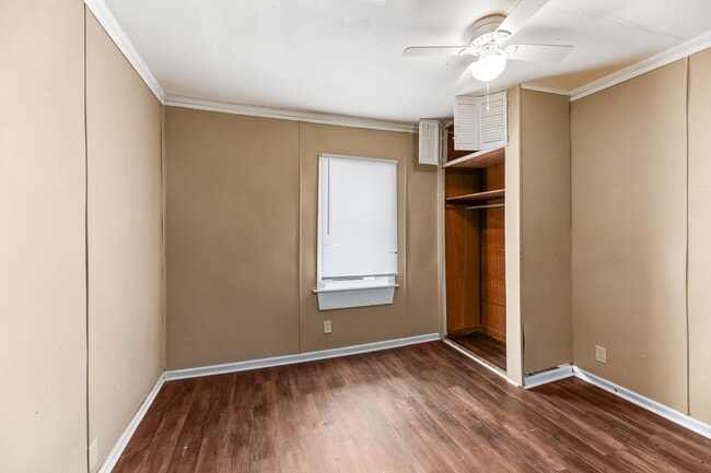 Building Photo - Charming Brick Bungalow in the Heart of North Charleston