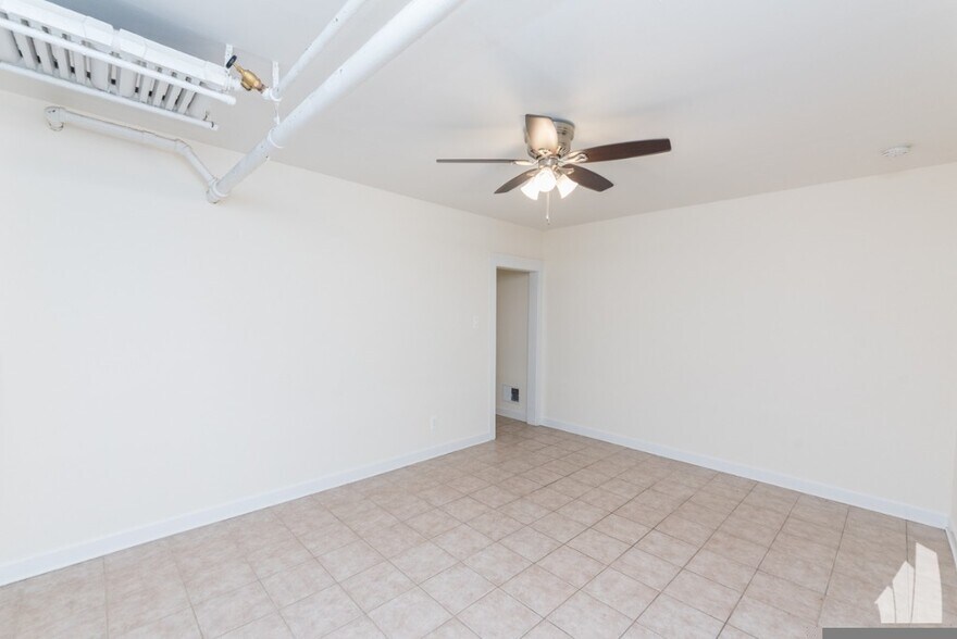 Building Photo - 4951 N Oakley Ave