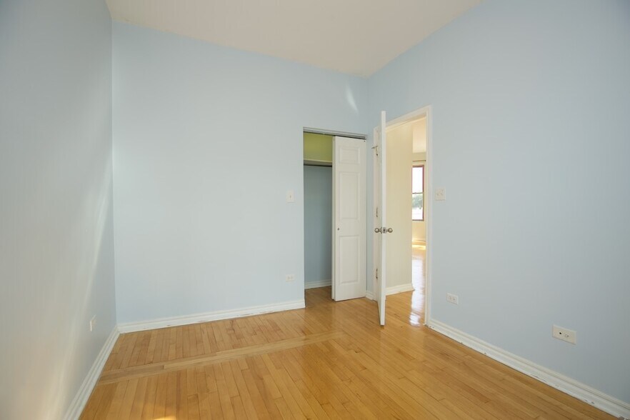 Building Photo - 2531 N Kildare Ave