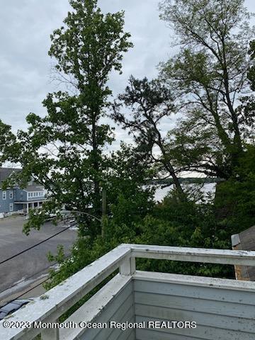 Building Photo - 9 Lake Dr