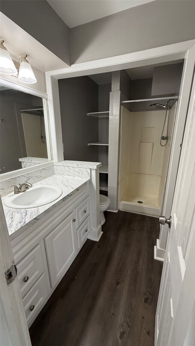 Building Photo - 1660 Richmond Ave.