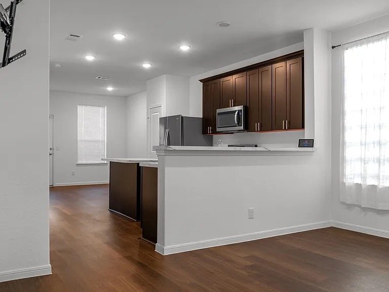 Building Photo - 10222 Clearwick St