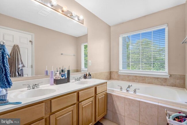 Building Photo - 8628 Ellesmere Way