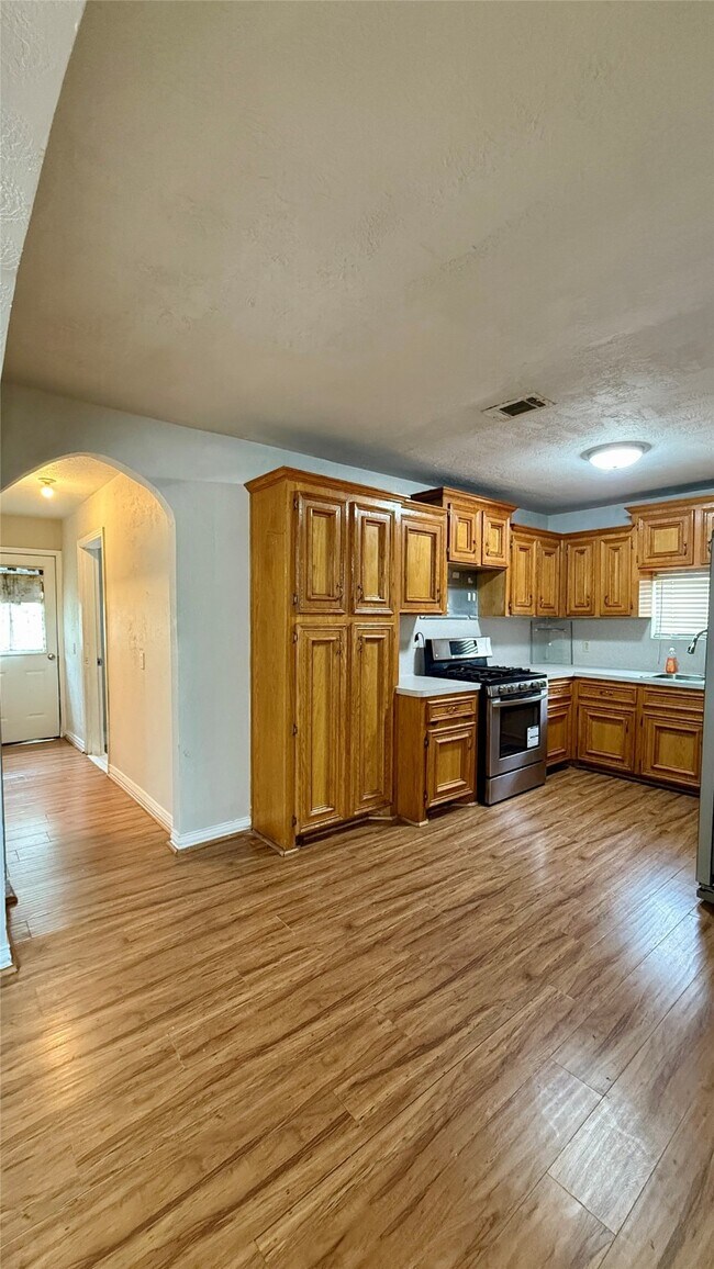 Building Photo - 13346 Louisville St