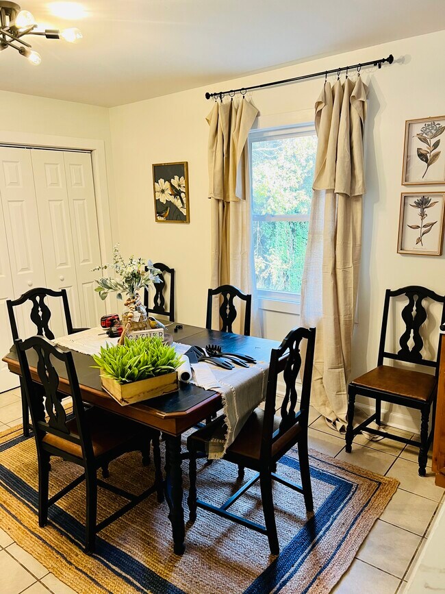 Building Photo - 4454 Roberta Cir