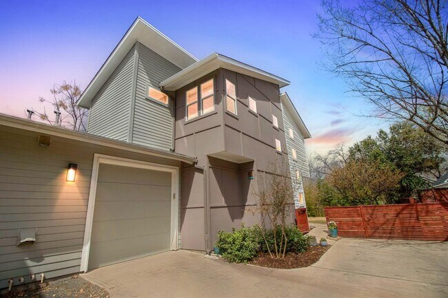 Building Photo - 402 Irma Dr