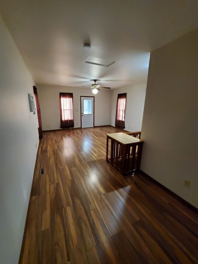 Building Photo - Remodeled, nice and clean house in Clay Ce...